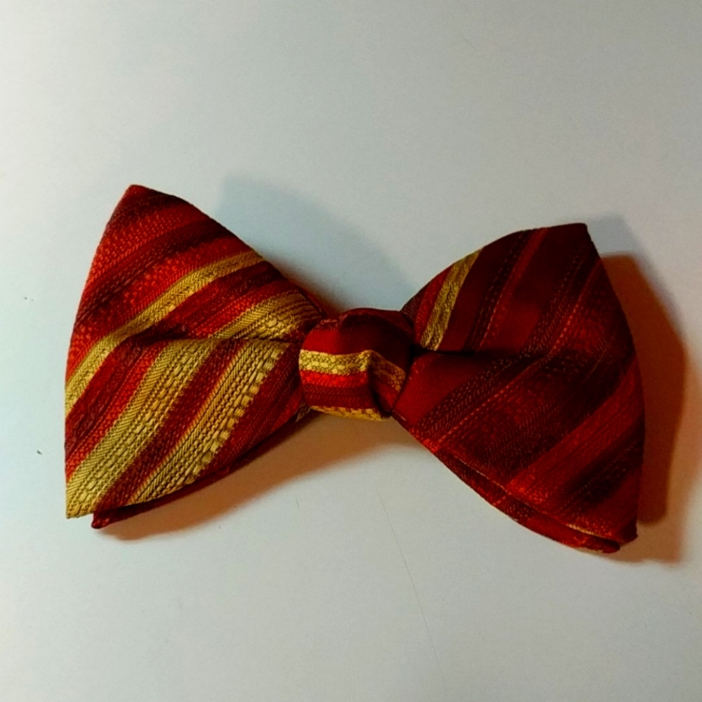 Vintage Royal Rust Resistant Clip On Bowtie
